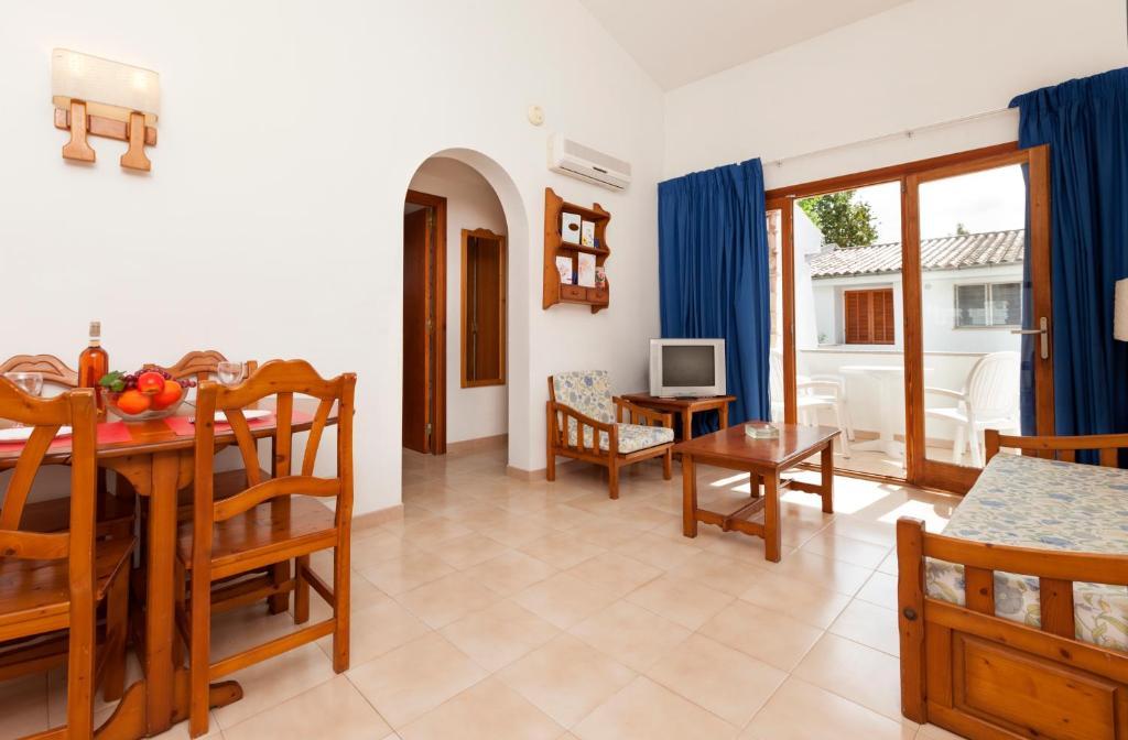 Apartamentos Leo Port de Pollença Oda fotoğraf